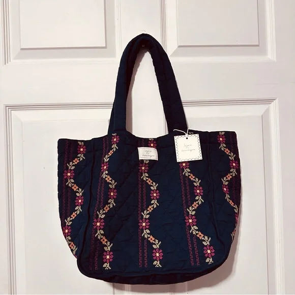 Sezane | Bag | Quilted Tote Bag • Sezane x Lucia Vergara - Picture 5 of 15